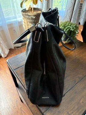 Coach Black Pebbled Leather Shoulder Bag / Tote – Purple Interior